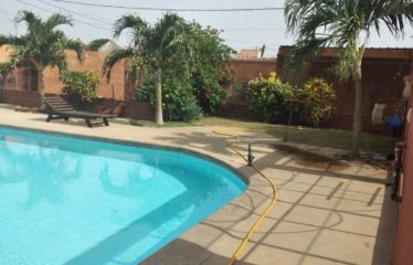 Saly – Villa 3 chambres sur un terrain de 600 m2 avec piscine à vendre.