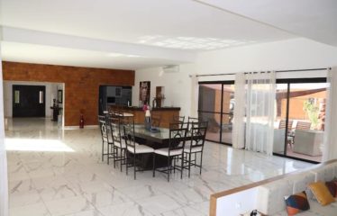 Nguérigne – villa contemporaine de 4 chambres et son bungalow sur un terrain de 5 000 m2 à vendre