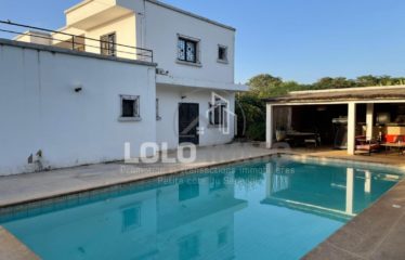 Nguérigne – Villa 4 chambres en R+1 avec piscine sur terrain de 1450 m2