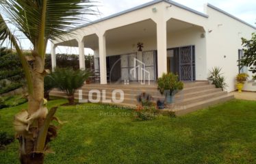 Malicounda – Villa contemporaine 3 chambres avec son jardin luxuriant à vendre