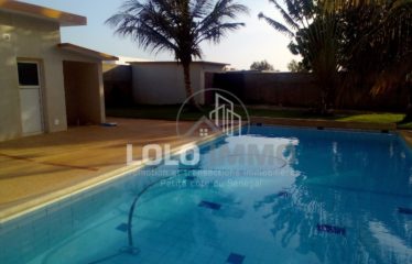 Nguérigne – Villa 3 chambres dont un studio avec piscine à vendre.