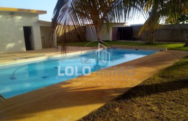 Nguérigne – Villa 3 chambres dont un studio avec piscine à vendre.