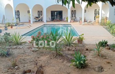 Keur Gondé/Nguékokh – Villa 4 chambres avec piscine sur terrain de 3 100 m2 à vendre