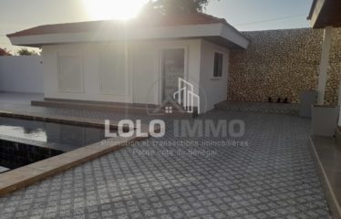 NGUERIGNE/Sinthiane : Villa contemporaine plain pied avec piscine à vendre