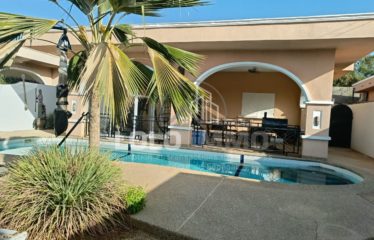 Ngaparou – Villa 2 chambres avec piscine à vendre.
