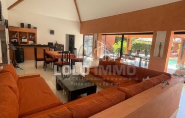 Sinthiane/Nguérigne – Villa 4 chambres avec piscine en résidence à vendre.